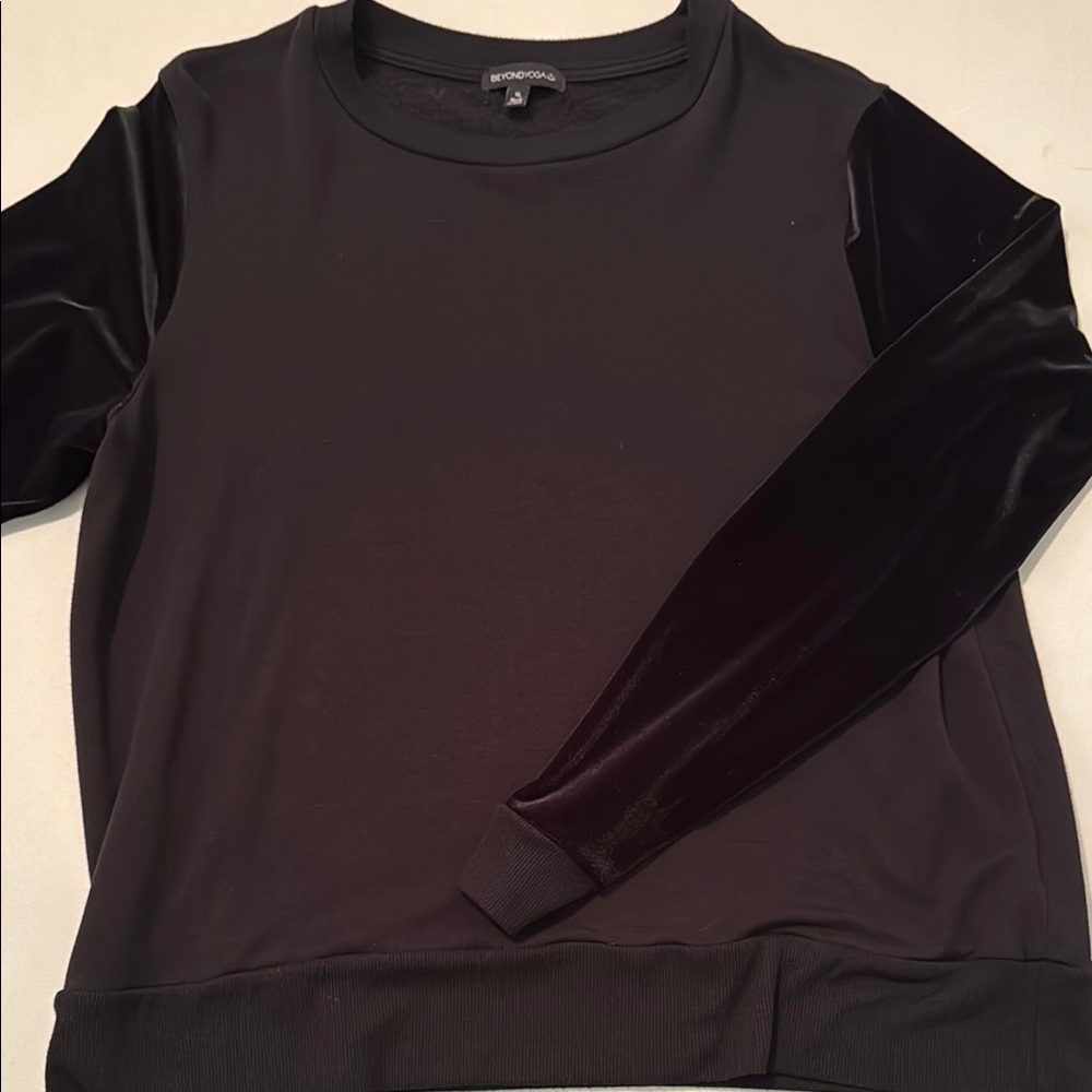 New Without Tags- Beyond Yoga Black Long Sleeve Top